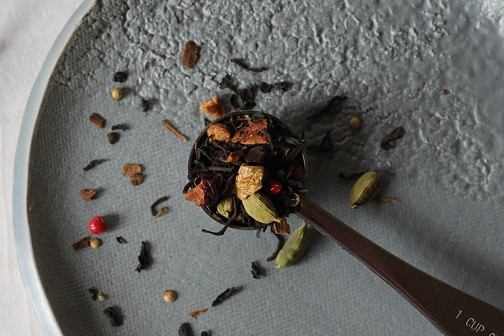 Merry Mistletoe Black Tea Holiday Tin