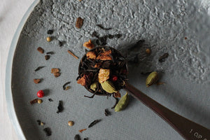 Merry Mistletoe Black Tea Holiday Tin